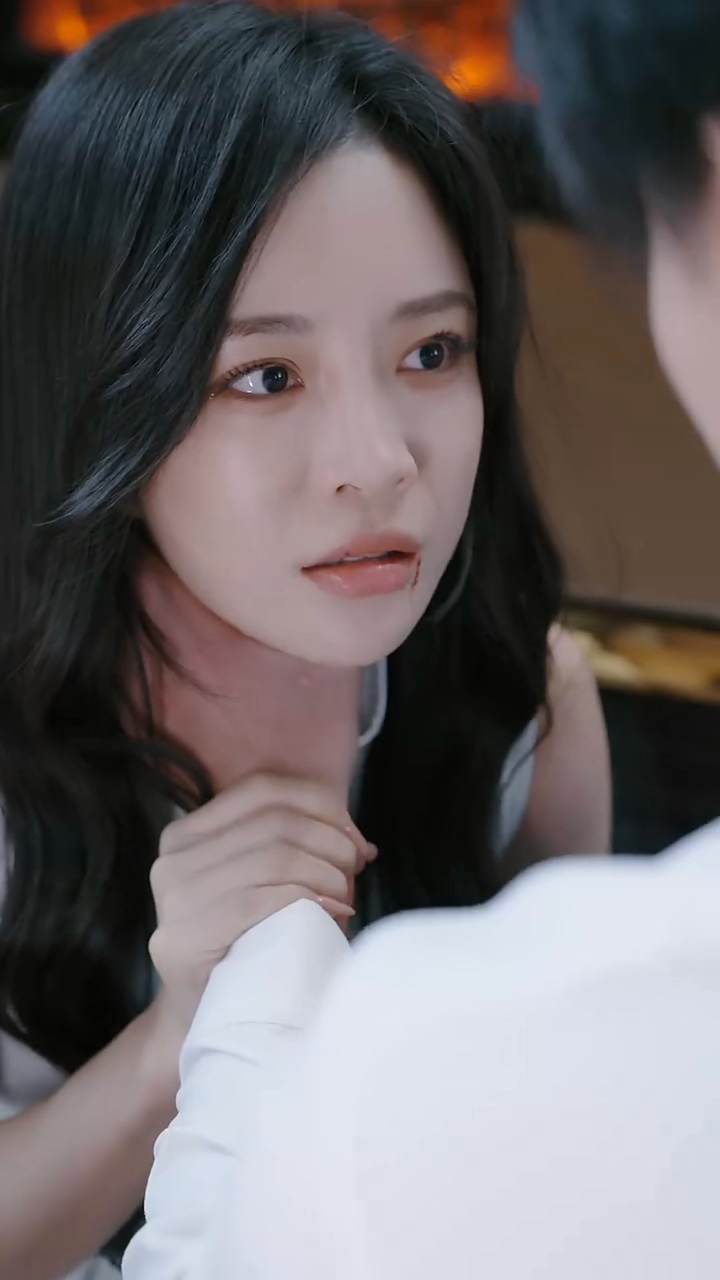 重生后，我和反派大佬结婚了第04集